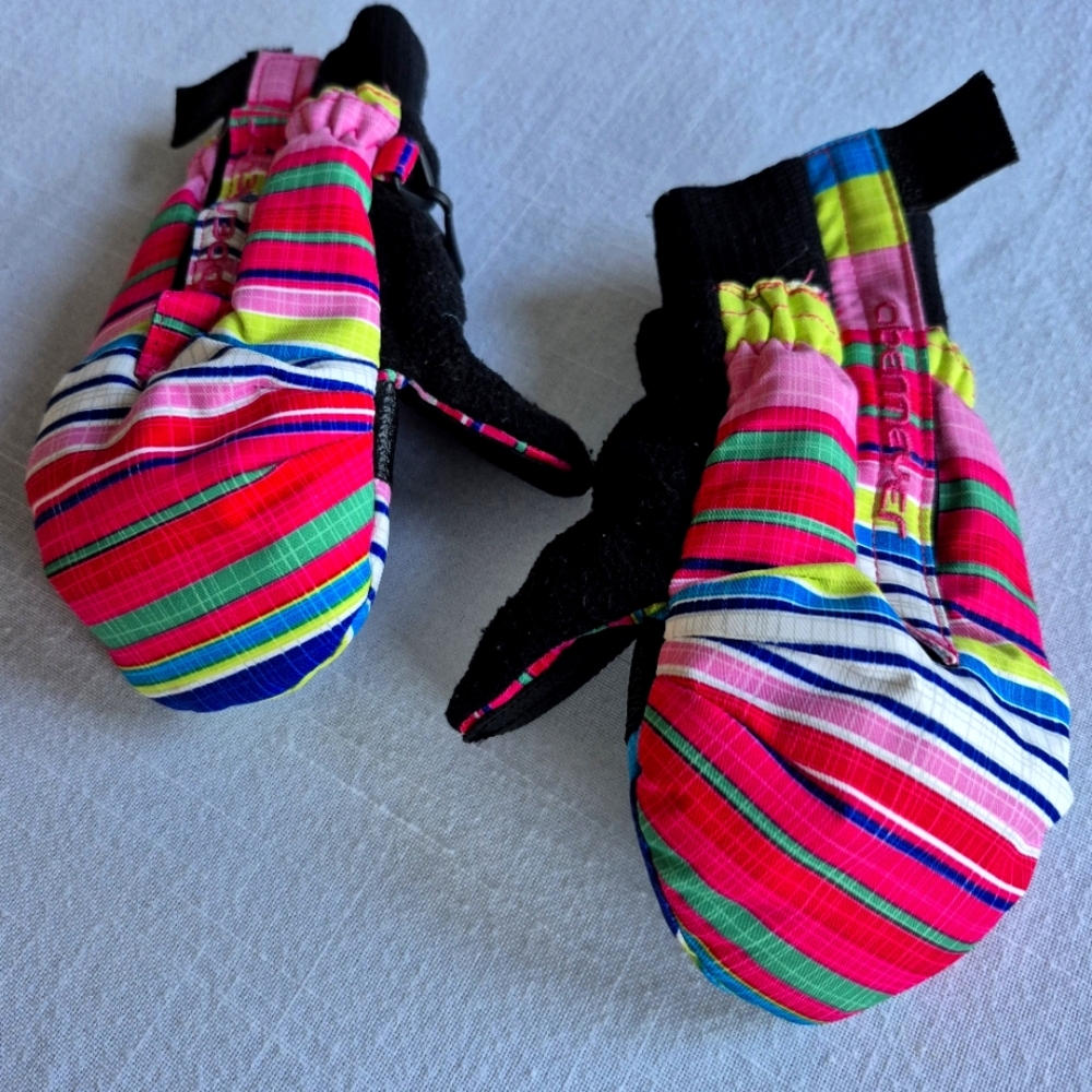 Obermeyer Small kid's warm mittens.